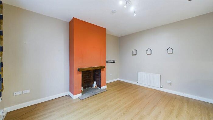 2 Bedroom End Of Terrace House To Rent In Lever Street, Bradford, BD6