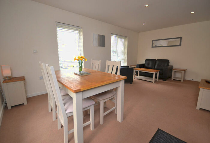 2 Bedroom Apartment To Rent In Gweal Avenue, Reading, Berkshire, RG2