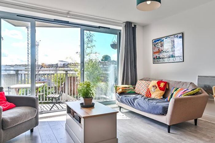 3 Bedroom Flat For Sale In Regents Park Road, London, NW1