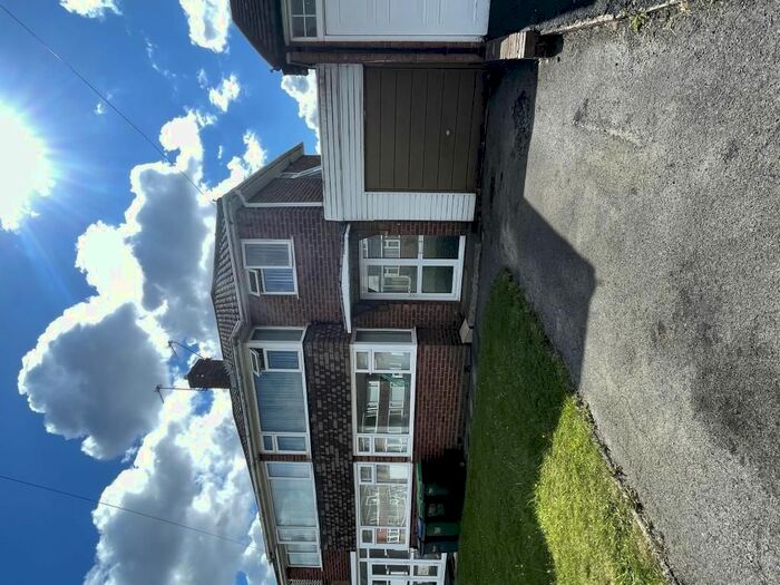 3 Bedroom Semi-Detached House To Rent In Theodore Close, Oldbury, B69