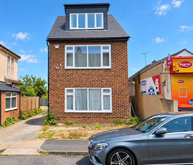 1 Bedroom Apartment To Rent In Canterbury Street, Gillingham, ME7