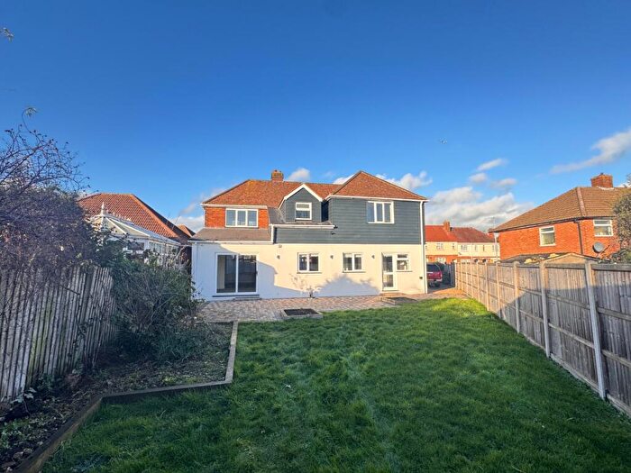 5 Bedroom Detached House For Sale In Putteridge Road, Stopsley, LU2