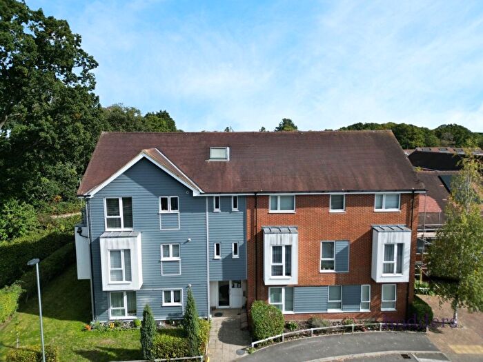 2 Bedroom Flat To Rent In Strawberry Fields, Addlestone, Surrey, KT15