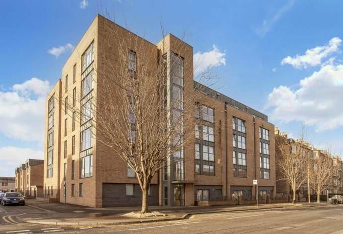 2 Bedroom Flat To Rent In Mcdonald Road, Edinburgh, EH7