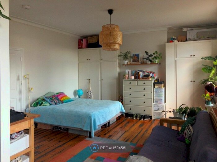 Studio To Rent In Streatham Common North, London, SW16