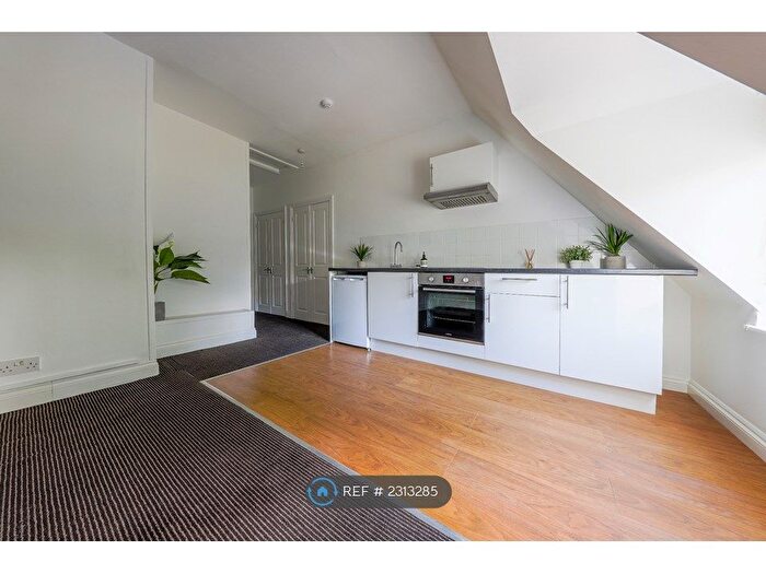 1 Bedroom Flat To Rent In Former Hever Hotel, Hever, Edenbridge, TN8