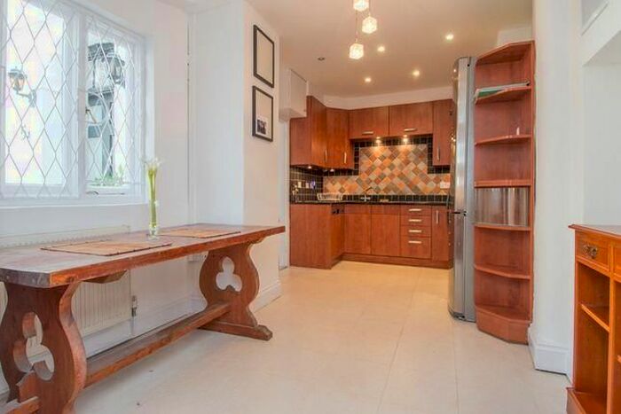 2 Bedroom Flat To Rent In Bryanston Square, Marylebone, London, W1H