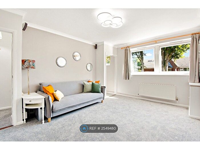 2 Bedroom Maisonette To Rent In Lawnside, London, SE3