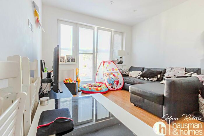 2 Bedroom Flat To Rent In Finchley Road, Golders Green, NW11