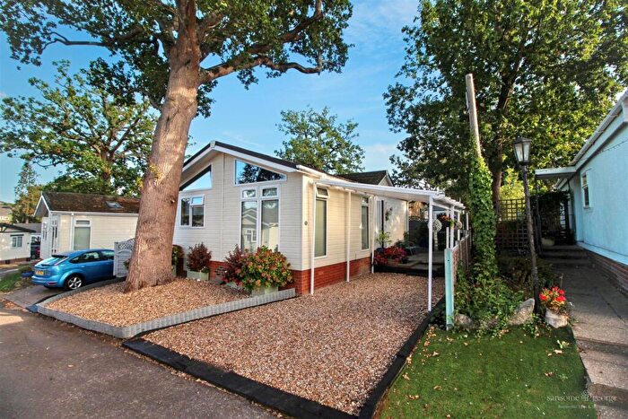 2 Bedroom Park Home For Sale In Second Ave, Garston Park, Tilehurst, RG31