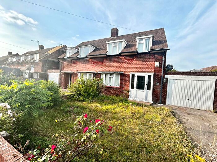 3 Bedroom Chalet To Rent In Old Manor Way, Drayton, Portsmouth, PO6