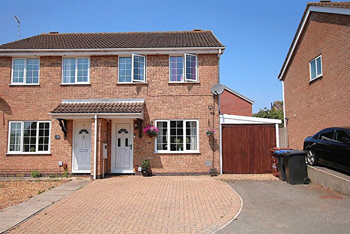 3 Bedroom Semi-Detached House For Sale In East Rising, East Hunsbury, NN4