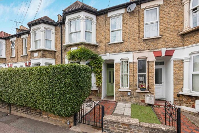 2 Bedroom Flat For Sale In Albert Road, Leyton, E10
