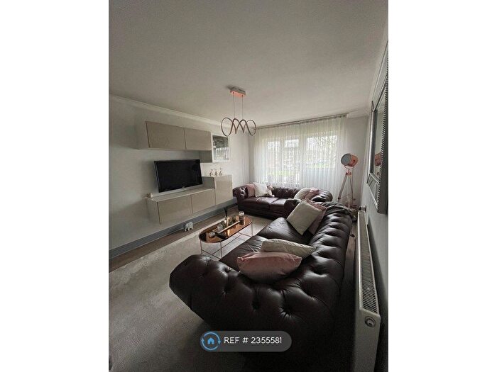 1 Bedroom Flat To Rent In Caneland Court, Waltham Abbey, EN9