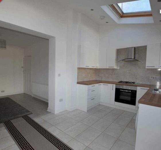 4 Bedroom Flat To Rent In Tiverton Road, Edgware, HA8