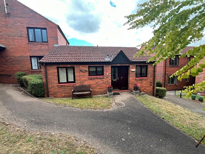 2 Bedroom Semi-Detached Bungalow For Sale In Peakes Croft, Bawtry, Doncaster, DN10