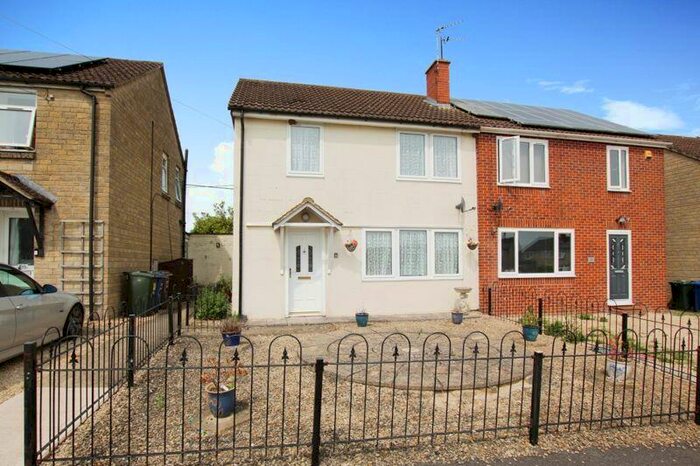 3 Bedroom Semi-Detached House For Sale In Jerome Way, Shipton-on-Cherwell, OX5