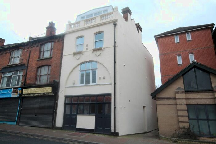 2 Bedroom Flat To Rent In High Street, Chatham, ME4