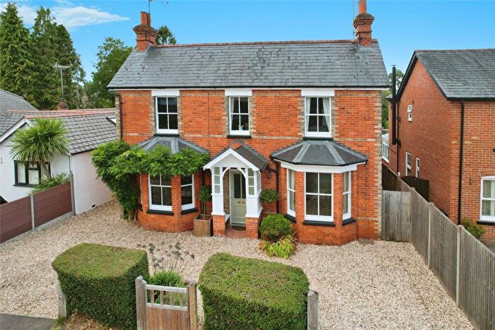 4 Bedroom Detached House For Sale In Pinewood Avenue, Crowthorne, Berkshire, RG45