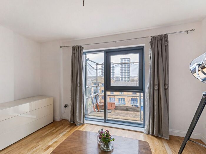 1 Bedroom Flat To Rent In Oval Road, London, NW1