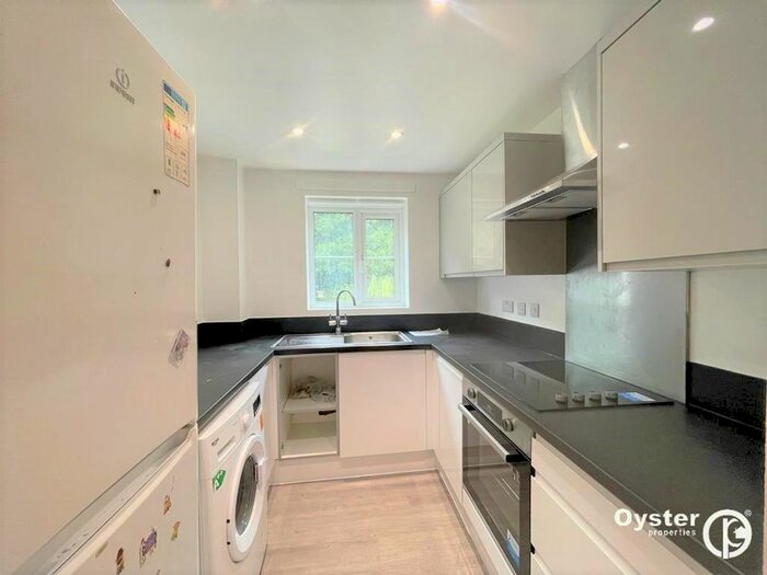 2 Bedroom Flat To Rent In Winnipeg Way, Broxbourne, EN10