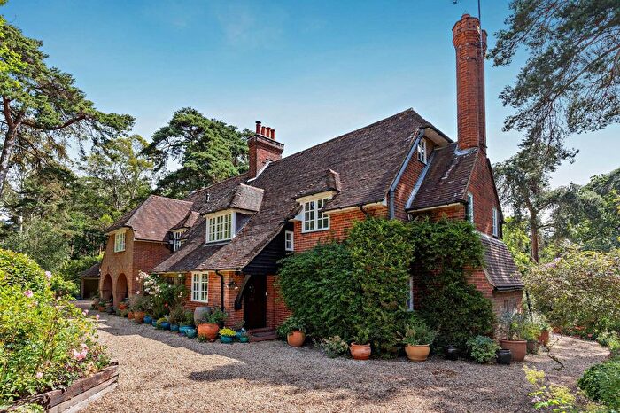 6 Bedroom Detached House For Sale In Packway, Farnham, Surrey, GU9
