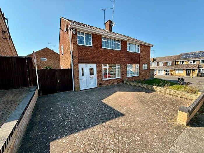 3 Bedroom Property To Rent In Holgate Drive, Luton, LU4