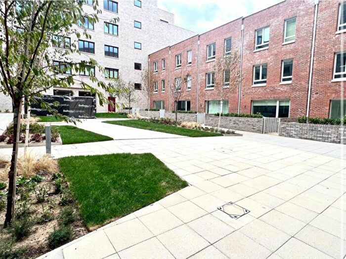 1 Bedroom House To Rent In Mulberry Circus, Barking, IG11