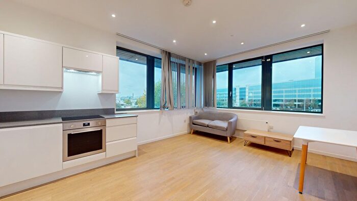 1 Bedroom Flat To Rent In Riverbank Way, Brentford, TW8