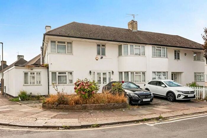 5 Bedroom Semi Detached House For Sale In Old Rectory Gardens, Edgware, HA8