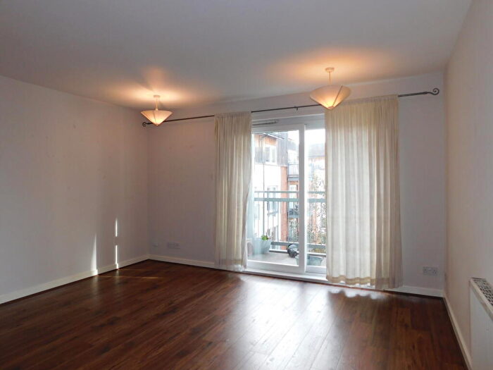 2 Bedroom Flat To Rent In , Albion Gardens, Edinburgh, EH7