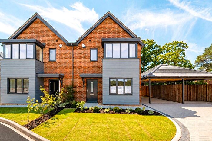 3 Bedroom Semi Detached House For Sale In Minorca Road, Deepcut, Camberley, GU16