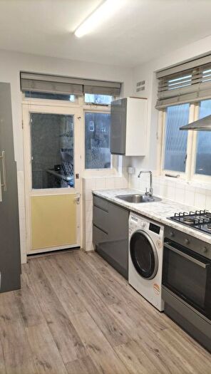 3 Bedroom Semi-Detached House To Rent In Weardale Gardens, Enfield, EN2