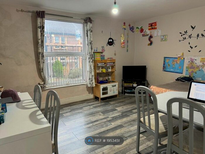 2 Bedroom Flat To Rent In West Street, Bedminster, Bristol, BS3