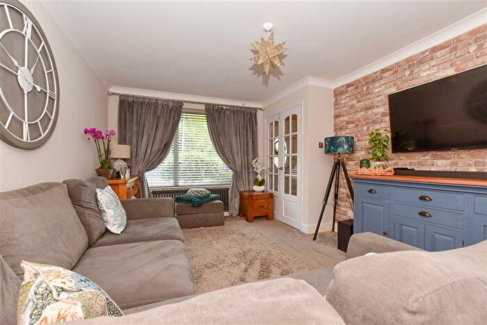 3 Bedroom End Of Terrace House For Sale In Loudon Path, Ashford, Kent, TN23