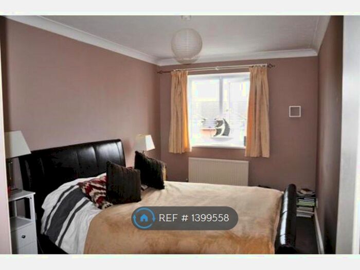 1 Bedroom Flat To Rent In Chapel Road, Redhill, RH1