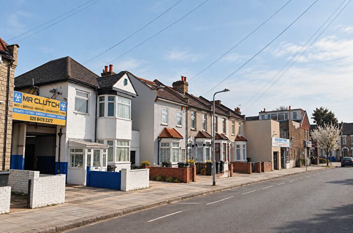1 Bedroom Terraced Bungalow To Rent In Buckingham Road, Ilford, IG1