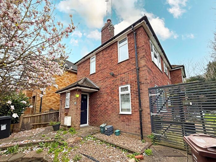 2 Bedroom Maisonette For Sale In Holywell Hill, St. Albans, Hertfordshire, AL1