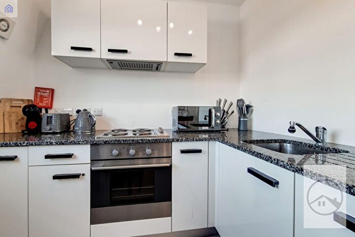 1 Bedroom Flat To Rent In Battersea Park Road, London, SW11