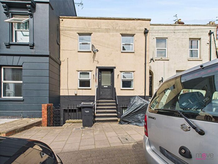 1 Bedroom Apartment To Rent In Park Road, Gloucester, GL1