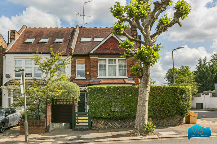 2 Bedroom Apartment To Rent In Dollis Park, Finchley, London, N3