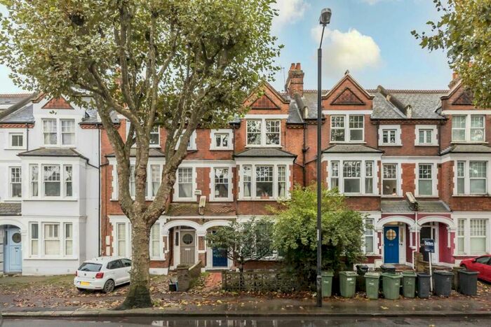 1 Bedroom Flat To Rent In Cavendish Road, Clapham, SW12