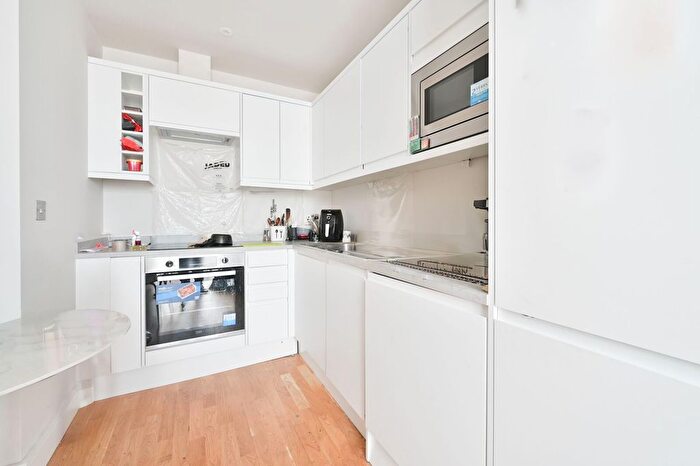 Studio To Rent In Walworth Road, Elephant And Castle, London, SE17