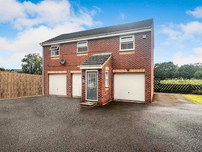 2 Bedroom Flat To Rent In Minton Grove, Baddeley Green, Stoke-On-Trent, ST2