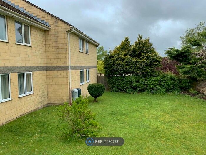 2 Bedroom Flat To Rent In Greenway Court, Bath, BA2