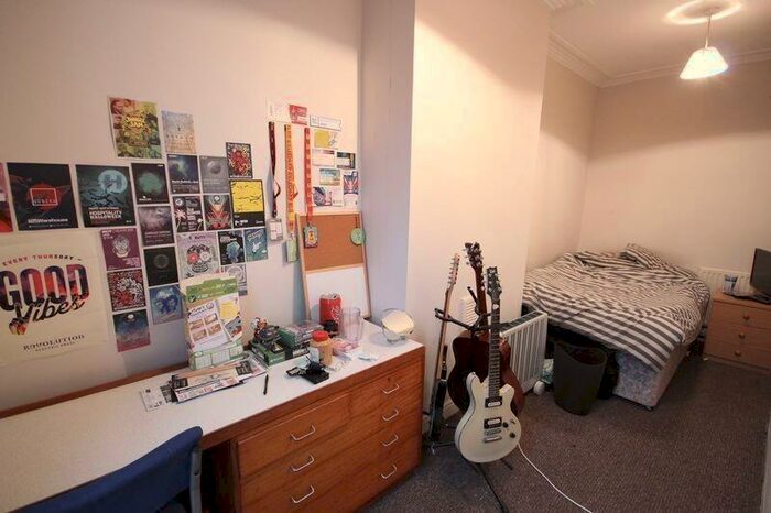 4 Bedroom Terraced House To Rent In Estcourt Avenue, Headingley, Leeds, LS6