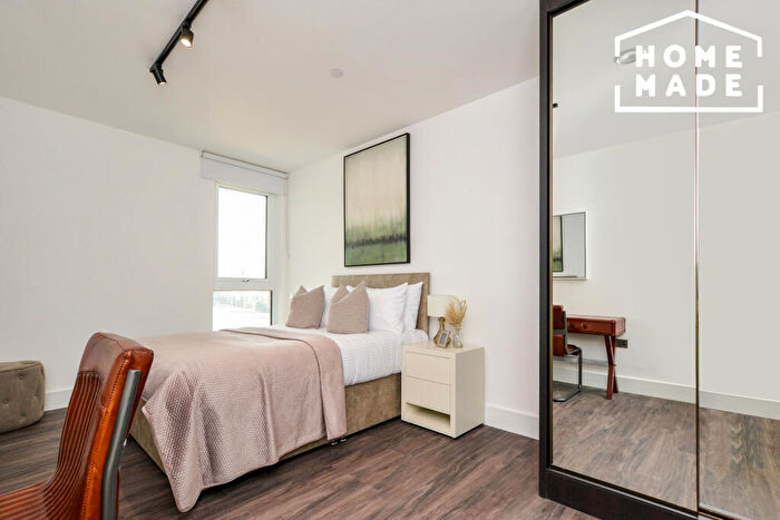 2 Bedroom Flat To Rent In Mitre Yard, NW10