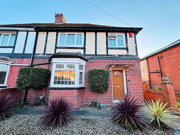 3 Bedroom Semi Detached House For Sale In George Road, Oldbury, West Midlands, B68