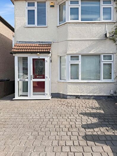 3 Bedroom End Terrace House To Rent In Grosvenor Crescent, Dartford, DA1