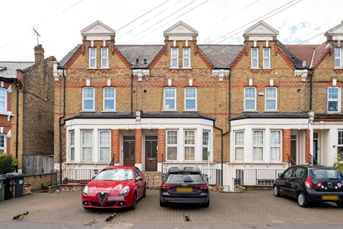 2 Bedroom Apartment For Sale In Fairlop Road, Leytonstone, E11